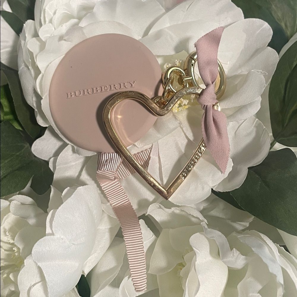 Burberry Pink Heart Keychain And Burberry Pink Mirror - Picture 1 of 6